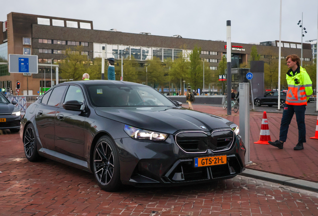 BMW M5 G90