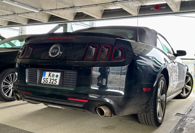 Ford Mustang GT Convertible 2011