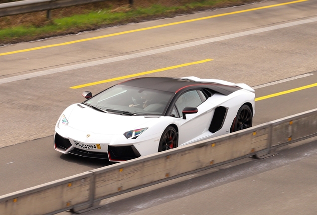 Lamborghini Aventador LP700-4 Pirelli Edition