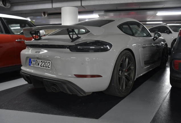 Porsche 718 Cayman GT4