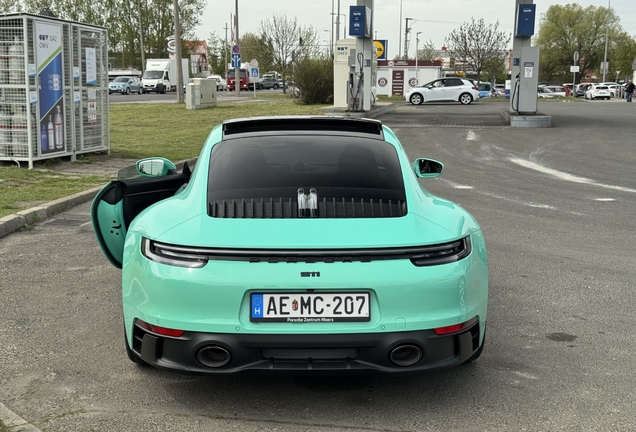 Porsche 992 Carrera 4 GTS