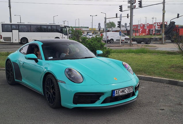 Porsche 992 Carrera 4 GTS