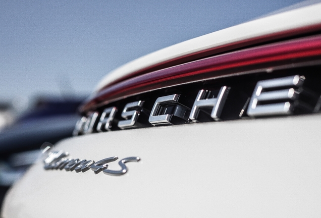 Porsche 992 Carrera 4S