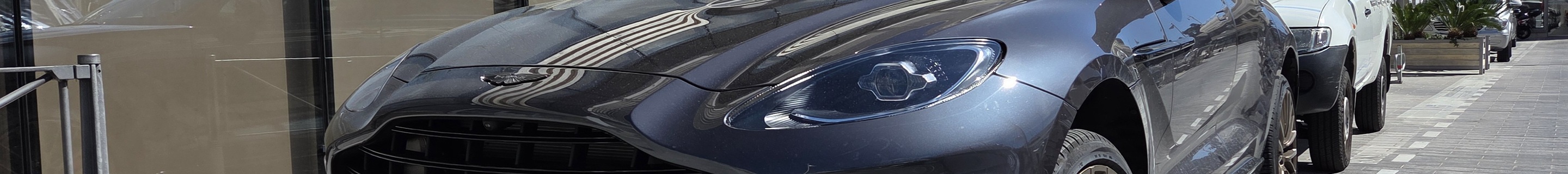 Aston Martin DBX707
