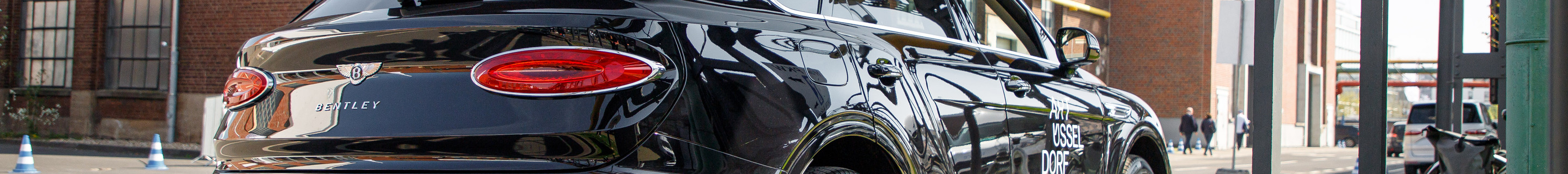 Bentley Bentayga Azure 2024