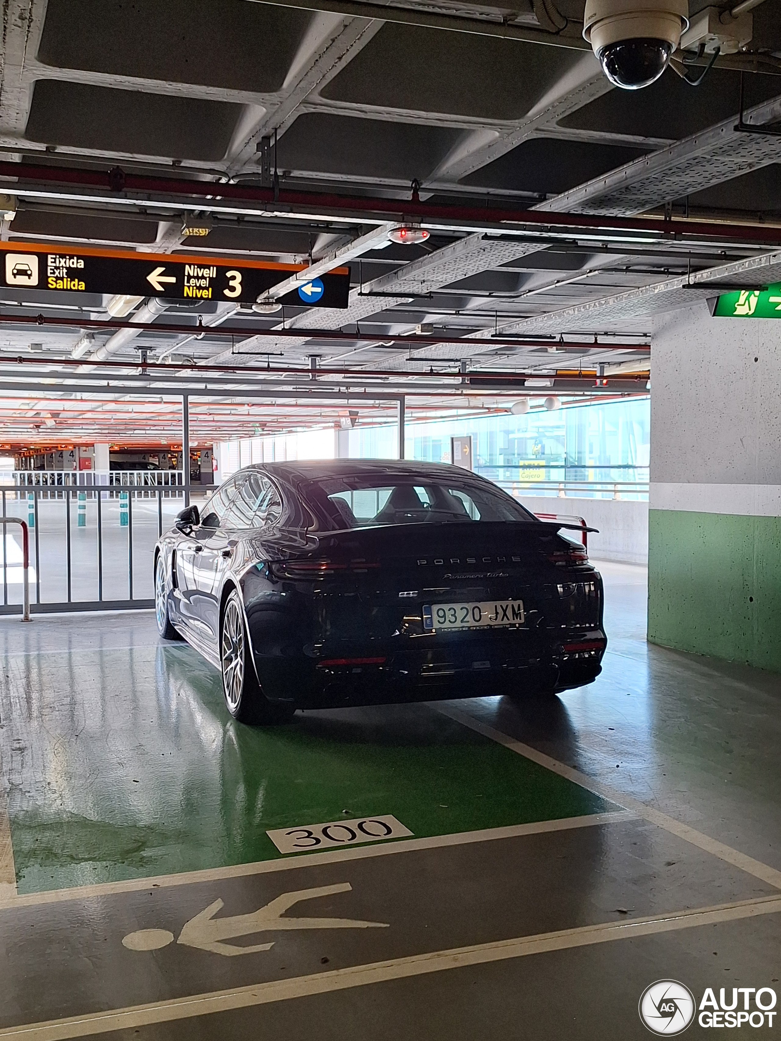 Porsche 971 Panamera Turbo