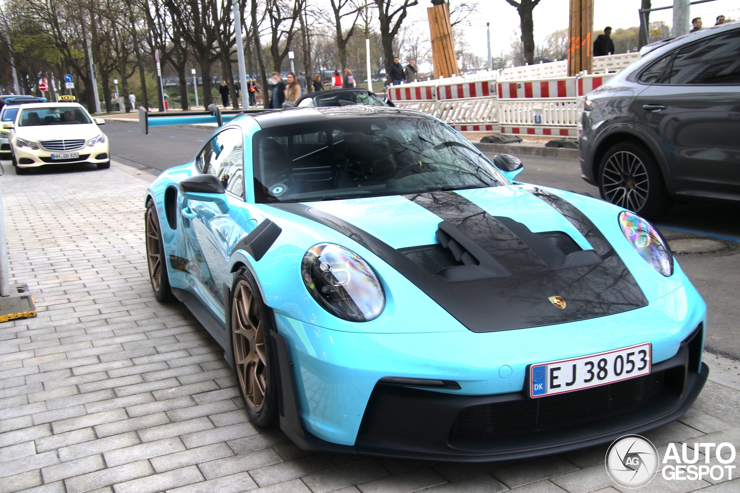 Porsche 992 GT3 RS Weissach Package