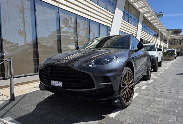 Aston Martin DBX707