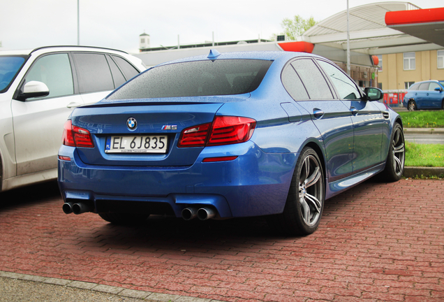 BMW M5 F10 2011