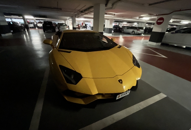 Lamborghini Aventador S LP740-4
