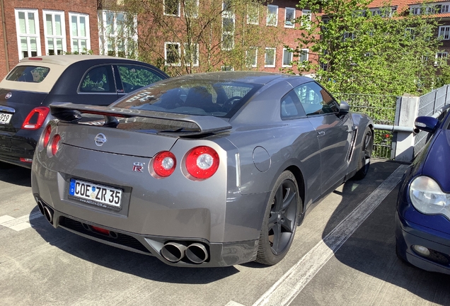 Nissan GT-R