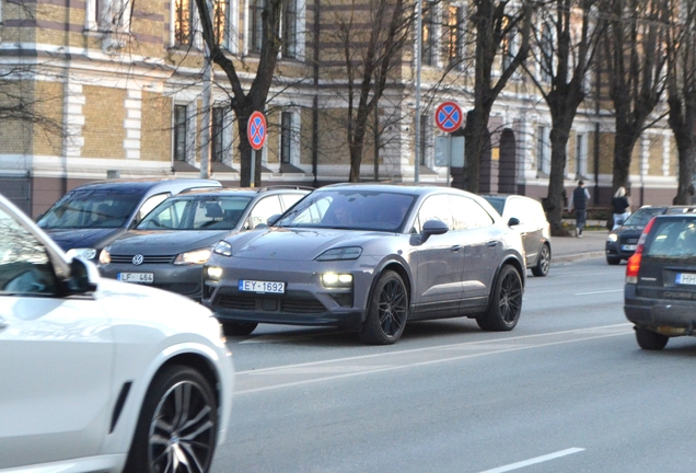 Porsche Macan EV Turbo
