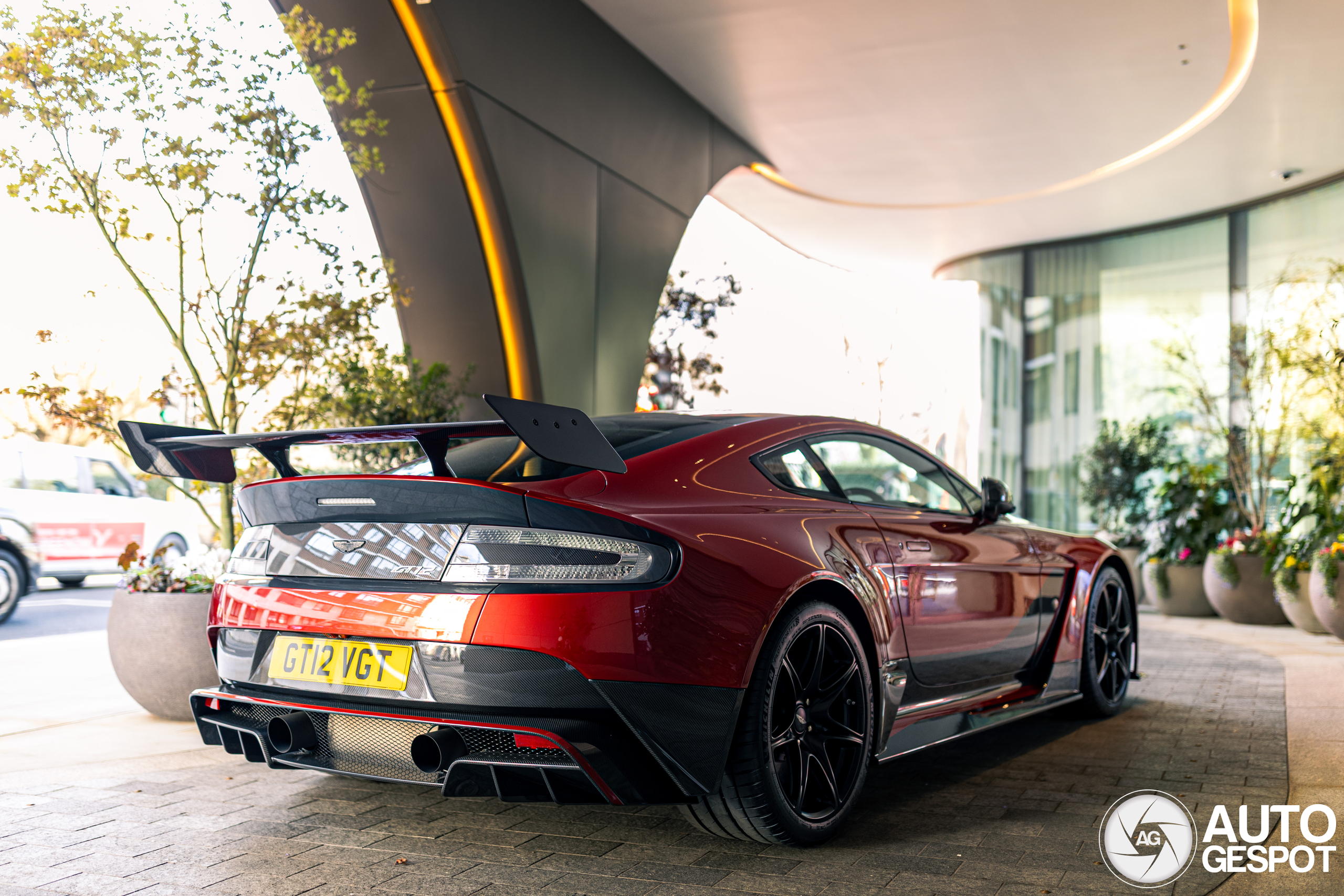 Aston Martin Vantage GT12