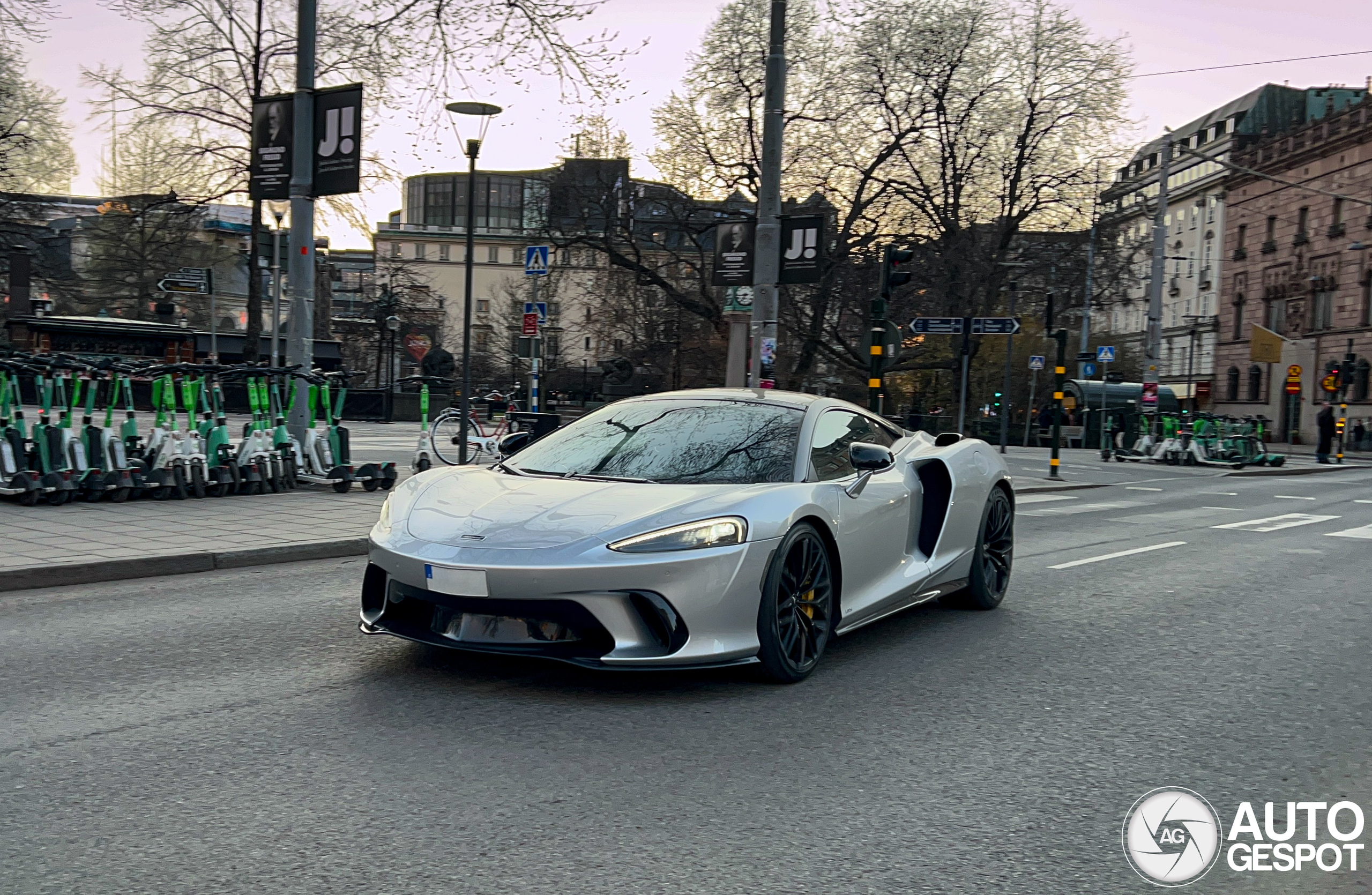 McLaren GTS