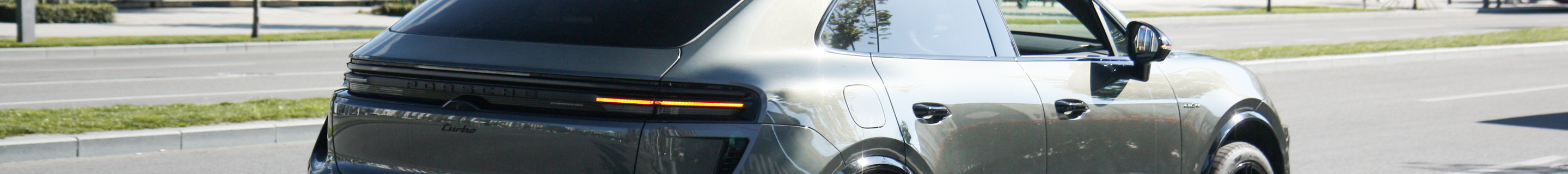 Porsche Macan EV Turbo