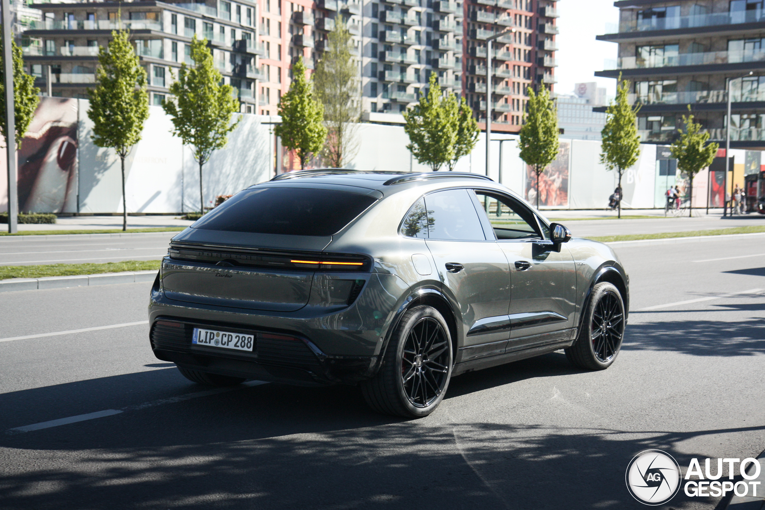 Porsche Macan EV Turbo