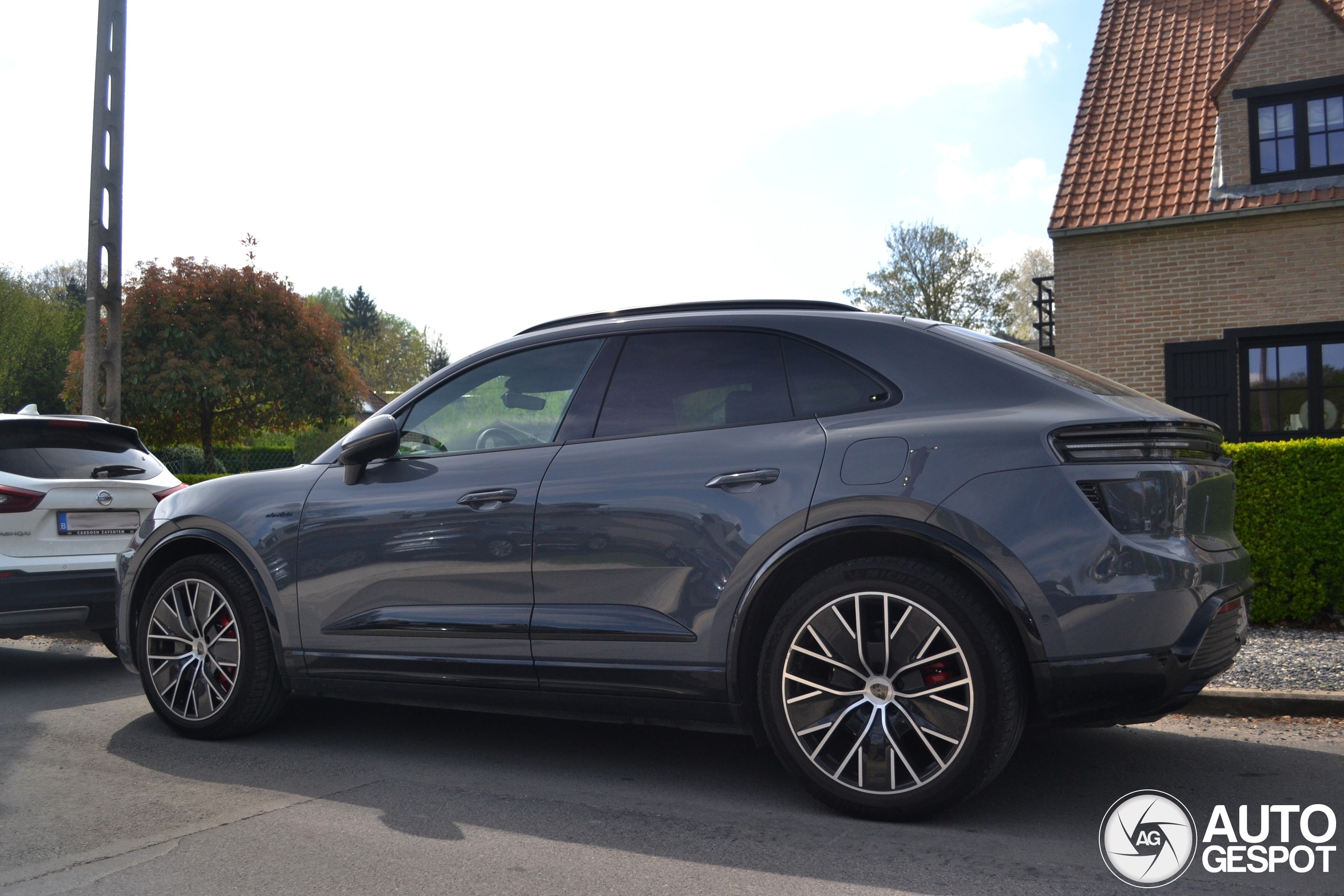 Porsche Macan EV Turbo