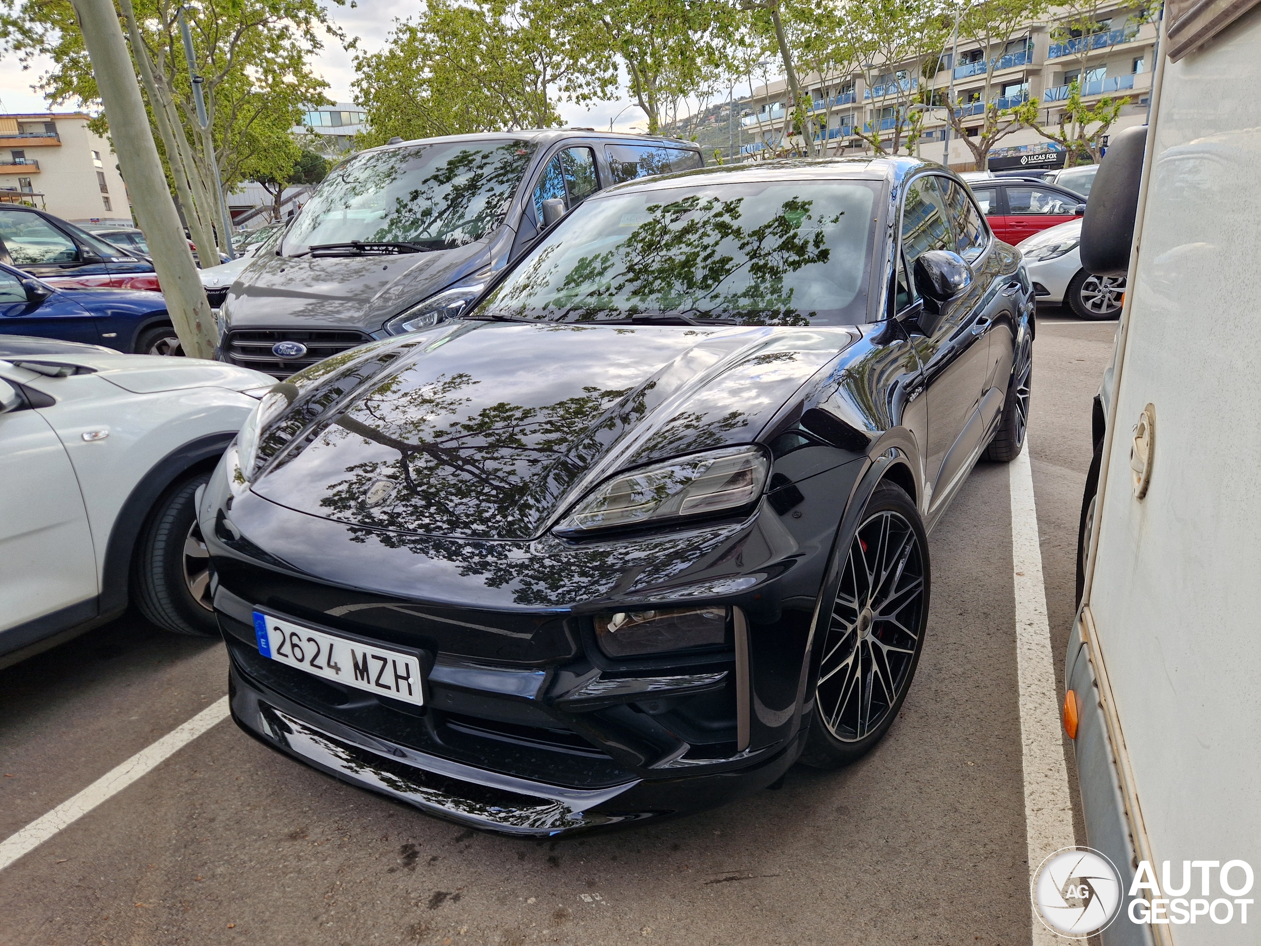 Porsche Macan EV Turbo