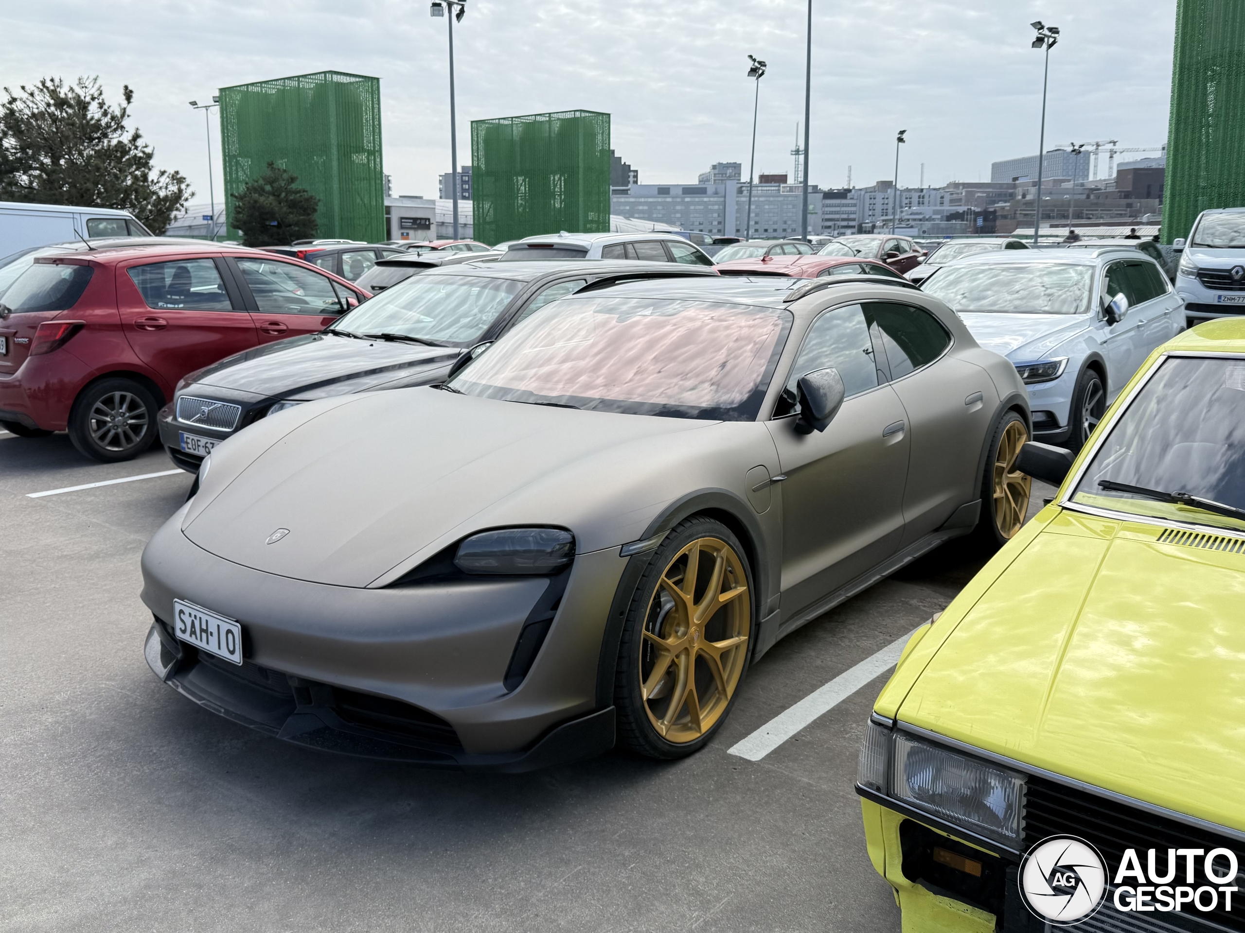 Porsche Taycan Turbo Cross Turismo