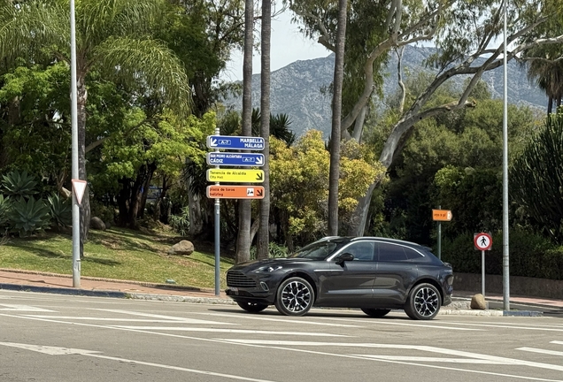 Aston Martin DBX