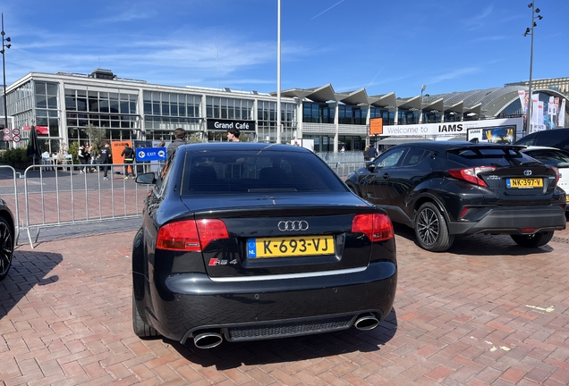 Audi RS4 Sedan