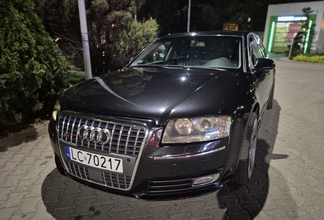 Audi S8 D3