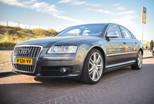 Audi S8 D3