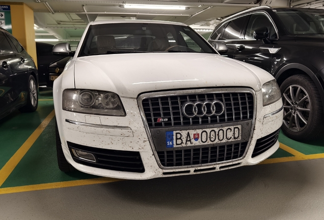 Audi S8 D3
