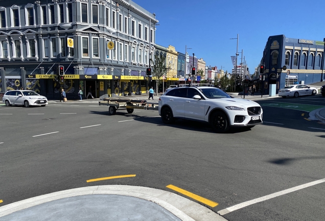 Jaguar F-PACE SVR