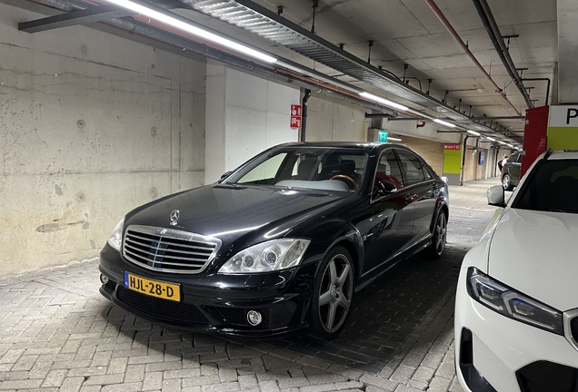 Mercedes-Benz S 65 AMG V221