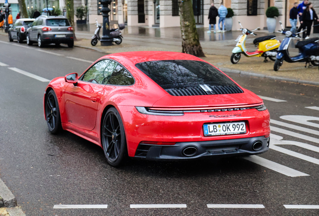 Porsche 992 Carrera 4 GTS