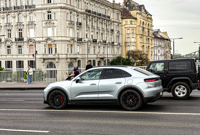 Porsche Macan EV Turbo