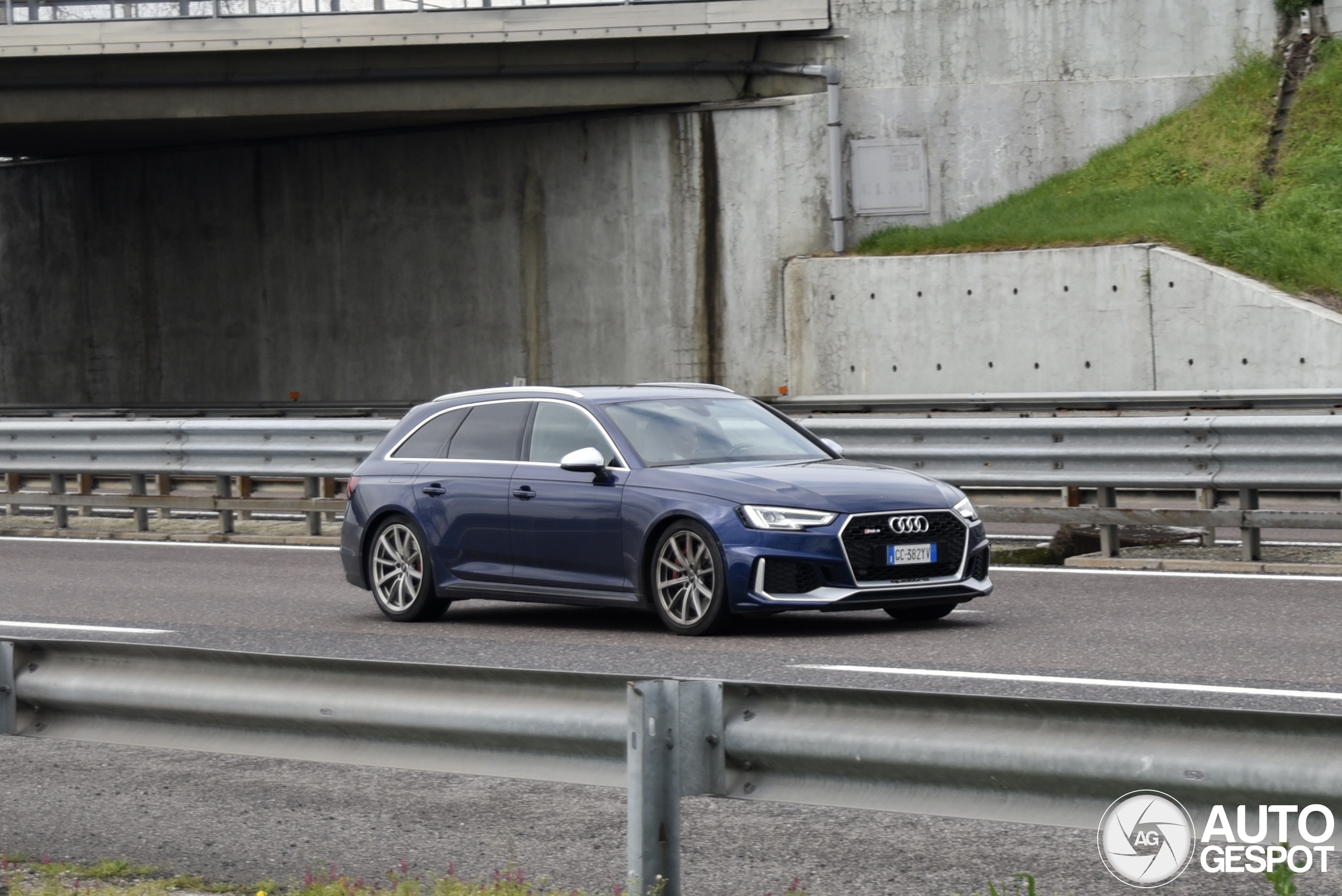Audi RS4 Avant B9