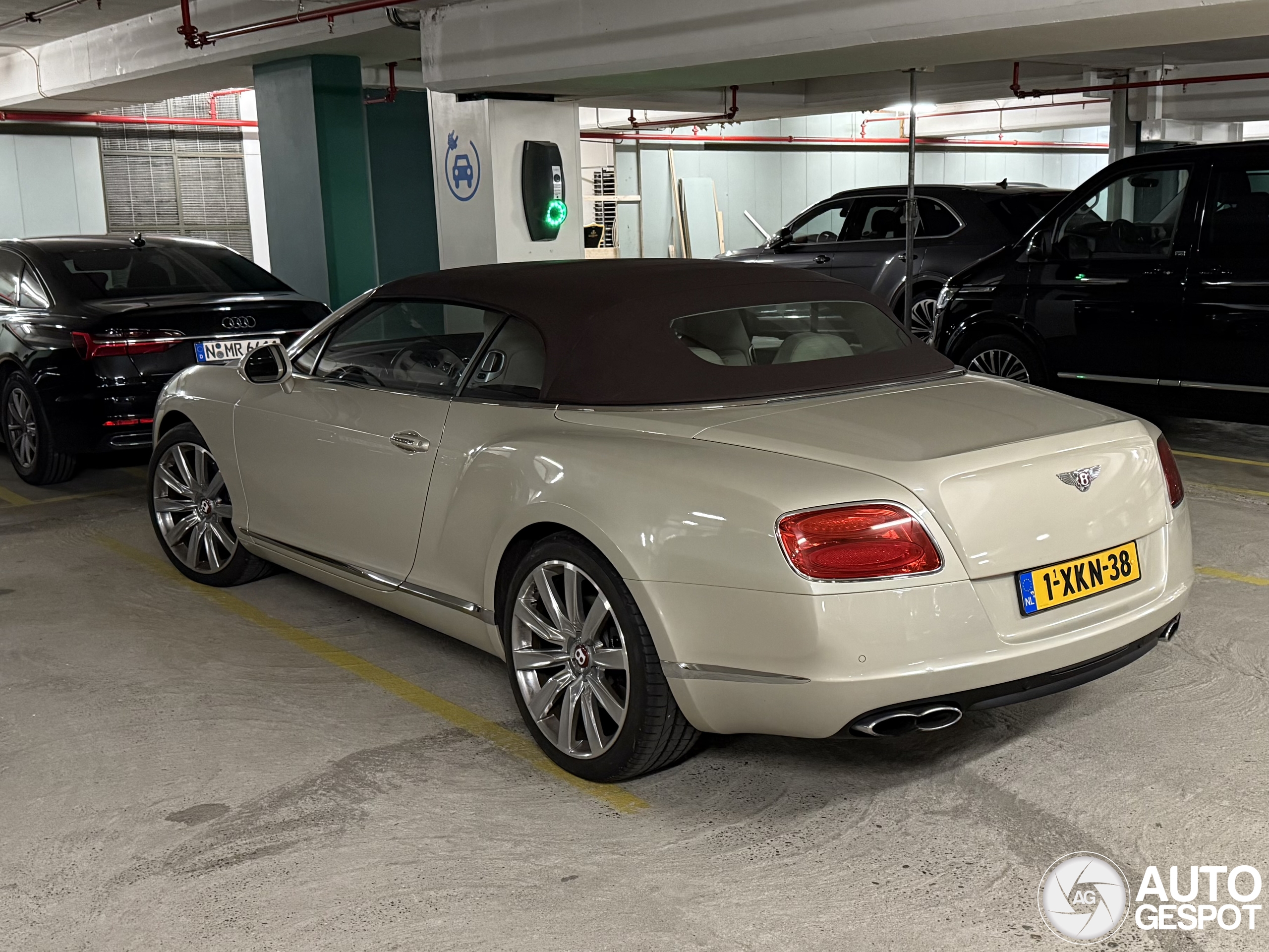 Bentley Continental GTC V8
