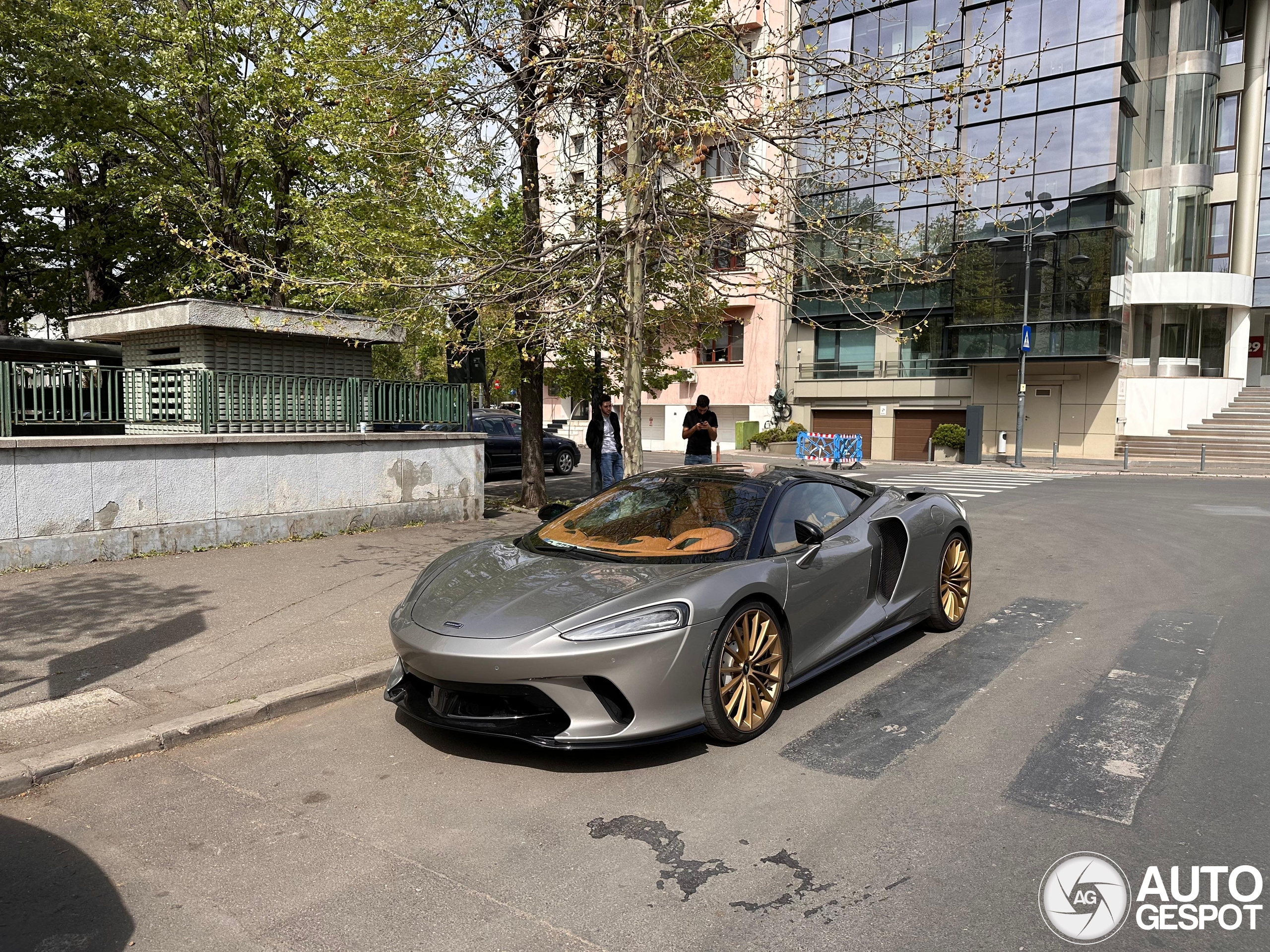 McLaren GT