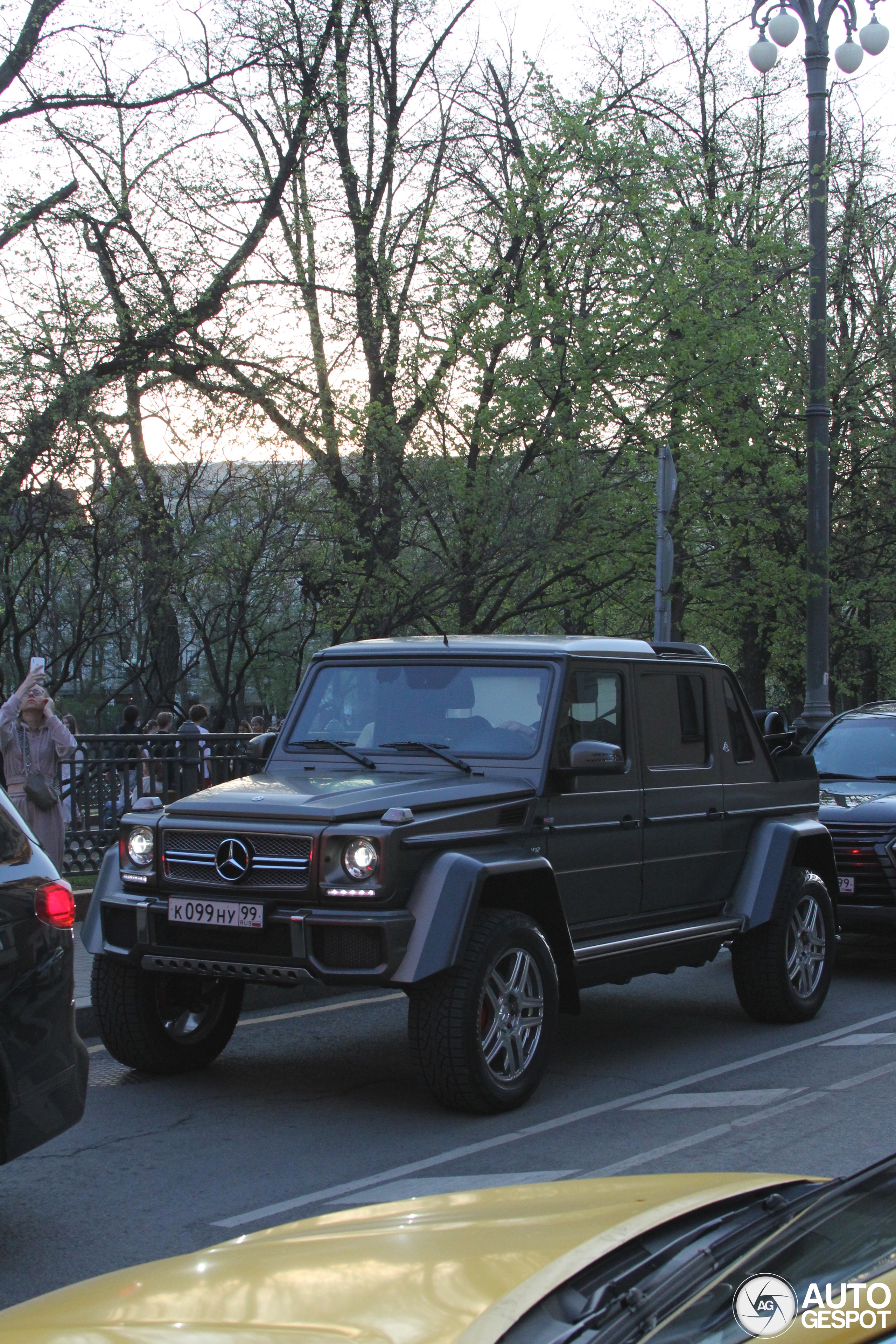 Mercedes-Maybach G 650 Landaulet paradeert door Moskou