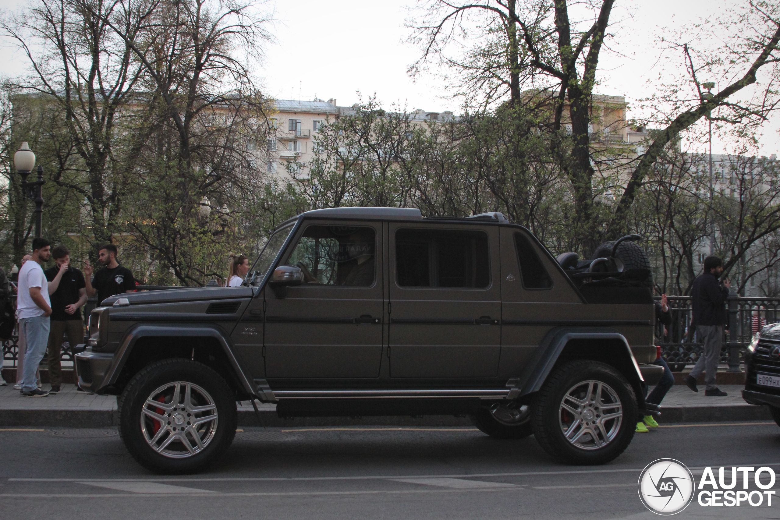 Mercedes-Maybach G 650 Landaulet paradeert door Moskou