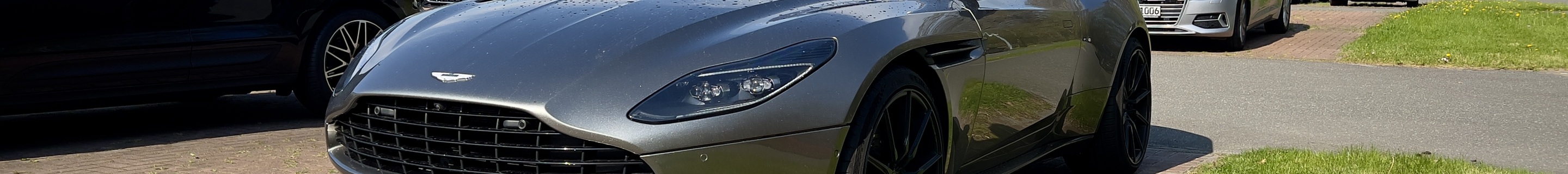 Aston Martin DB11 V8 Volante