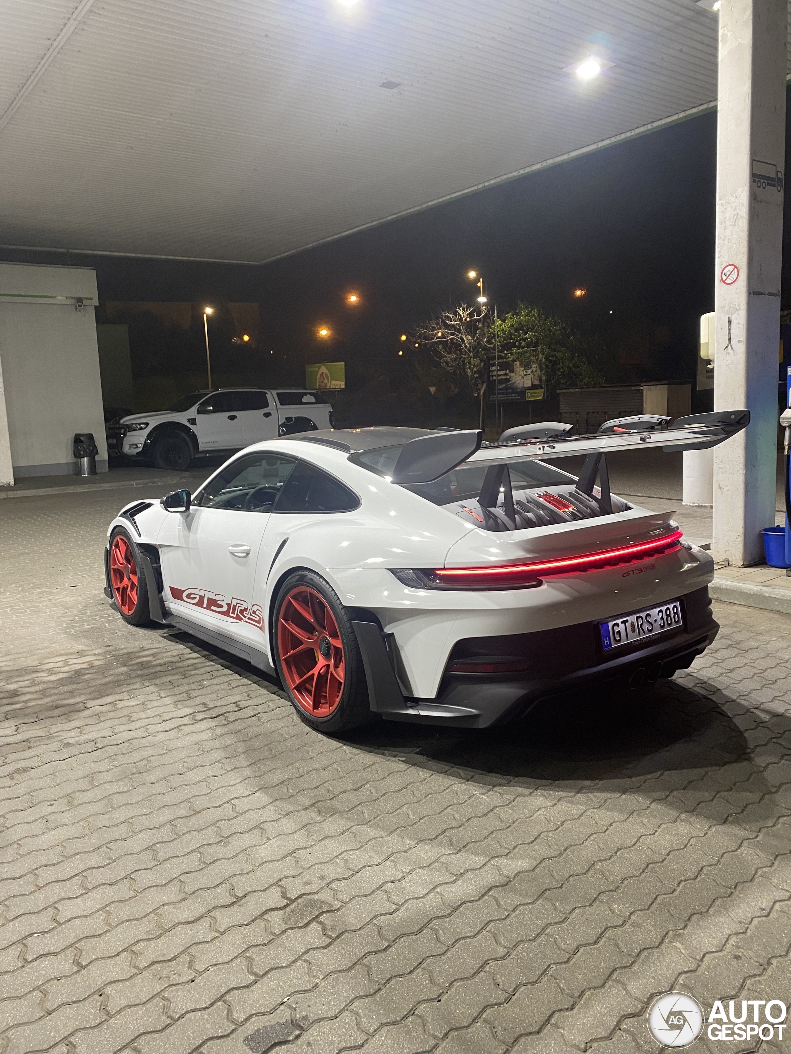 Porsche 992 GT3 RS Weissach Package
