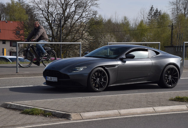 Aston Martin DB11 AMR