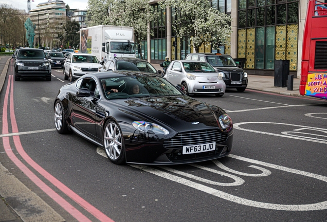Aston Martin V8 Vantage 2012