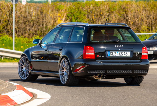 Audi RS4 Avant B5