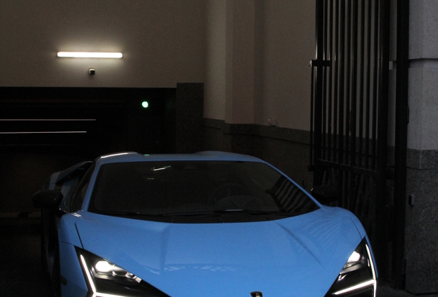 Lamborghini Revuelto