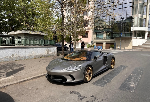 McLaren GT