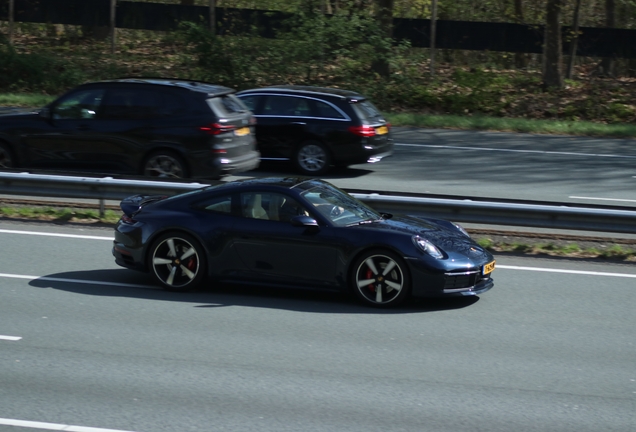 Porsche 992 Carrera 4S