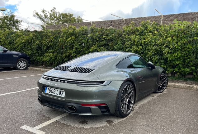 Porsche 992 Carrera 4S