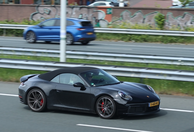 Porsche 992 Carrera 4S Cabriolet