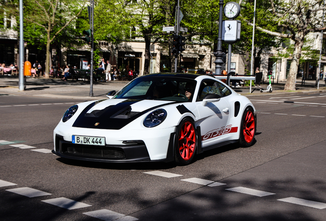 Porsche 992 GT3 RS Weissach Package