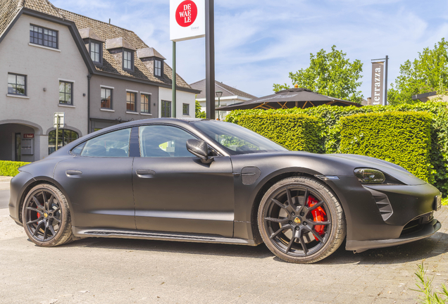Porsche Taycan GTS