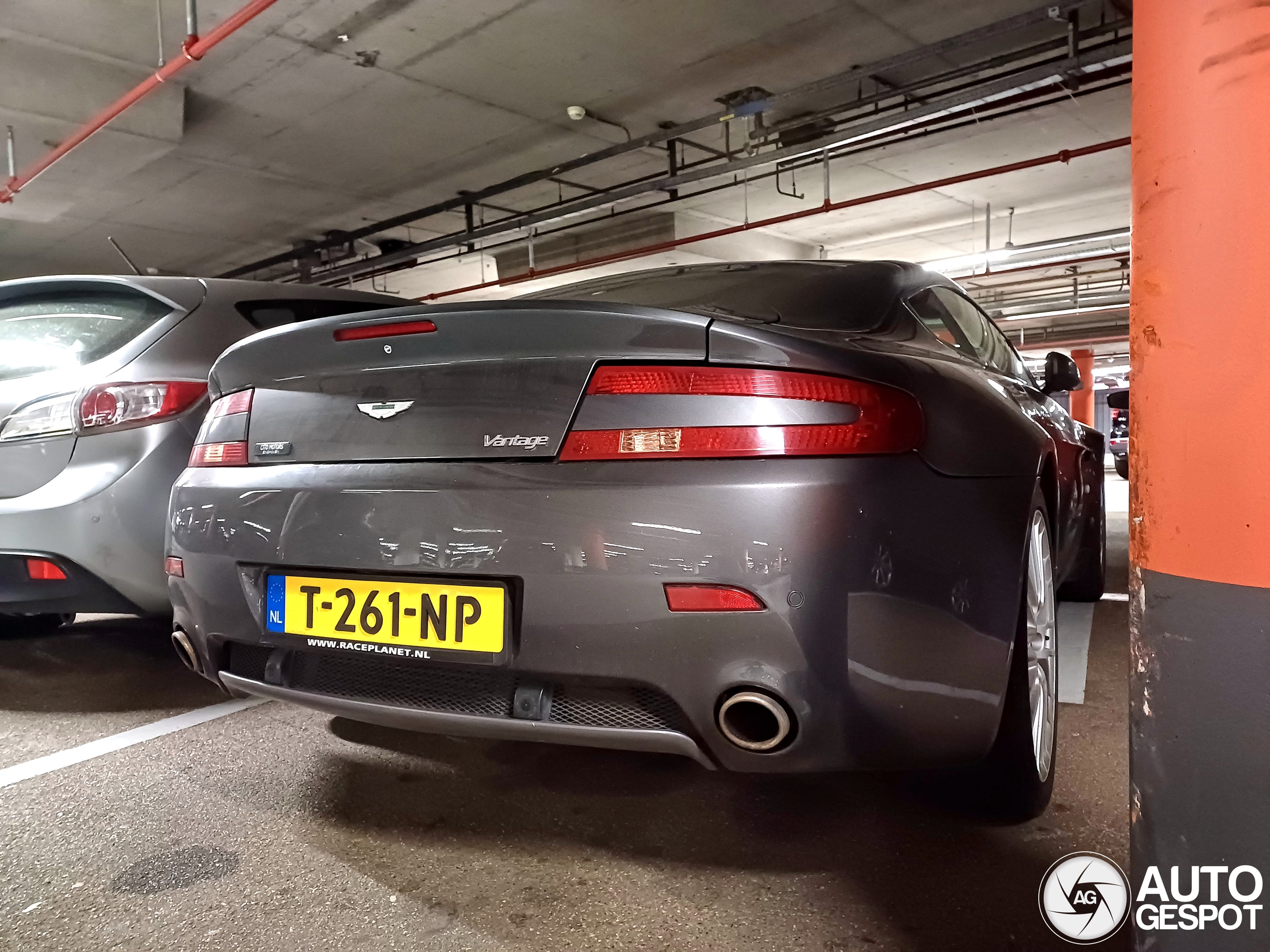 Aston Martin V8 Vantage